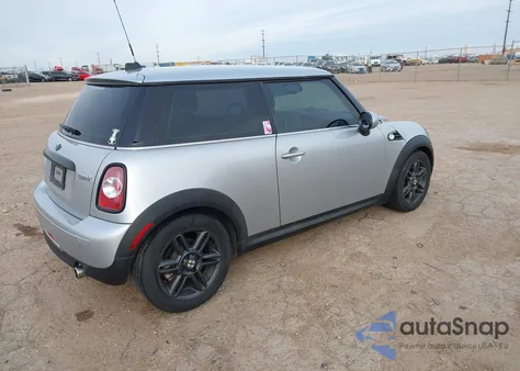 2011 Mini Cooper из США, поврежденный, VIN WMWSU3C59BT093735